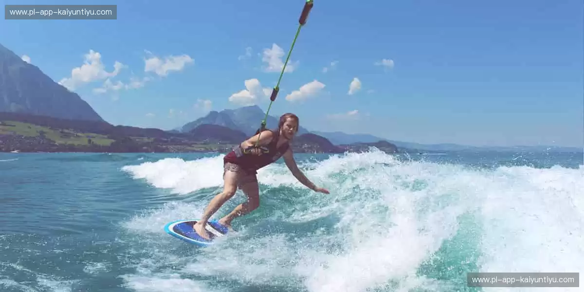 实时弹幕，边看边聊，做赛场最活跃的观众！💬🎉